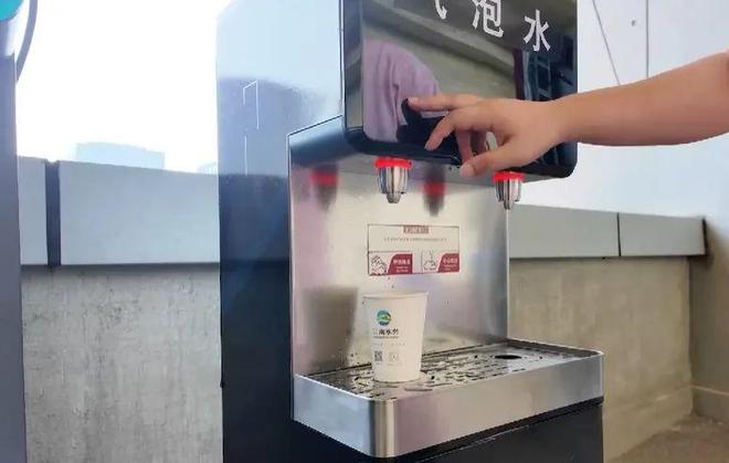 免费饮水+“丝滑”退熊猫体育场指南来了！(图3)