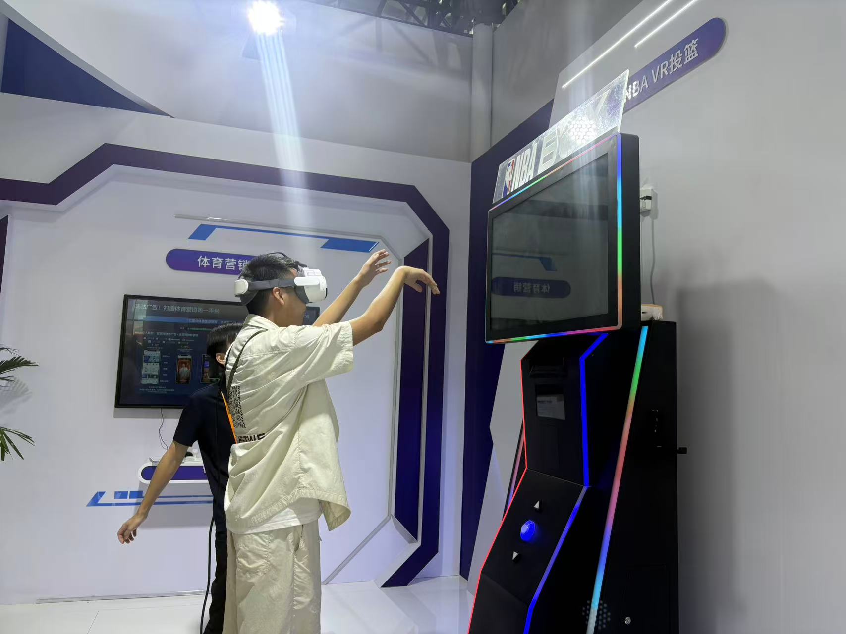 21现场｜连冰都是“永不融化”的？AI+体育黑科技引爆服贸会(图4)