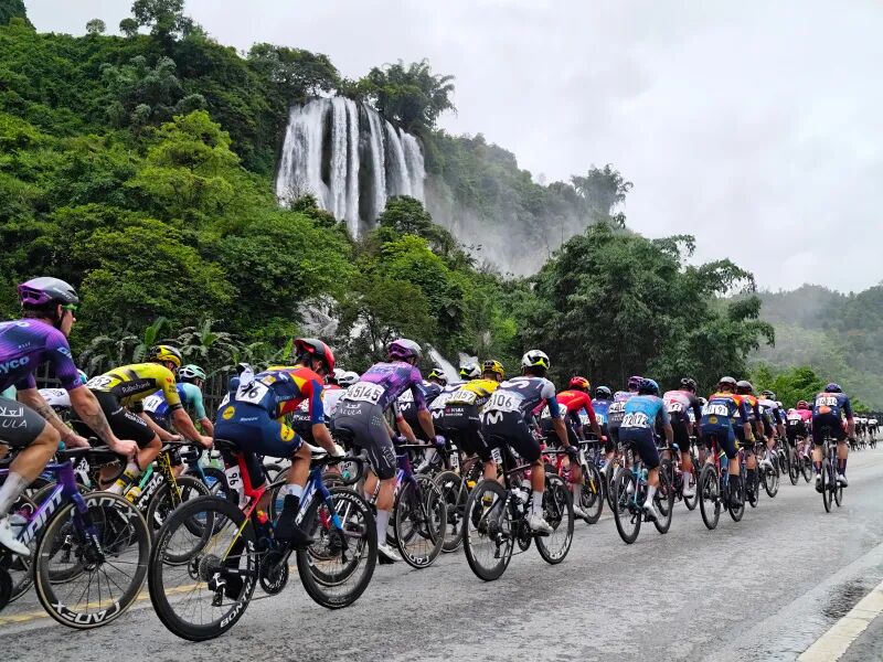 熊猫体育官方网站赛事经济“骑”遇广西点燃“山水经济”(图4)