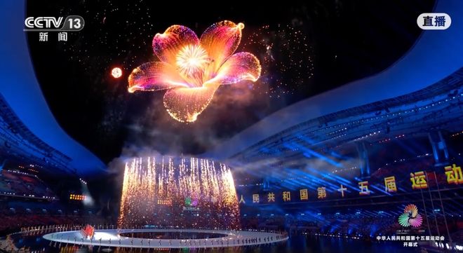 最岭南最带感！全运开幕小蛮腰、维港、大三巴同框机器人奏响千年青铜句鑃(图6)