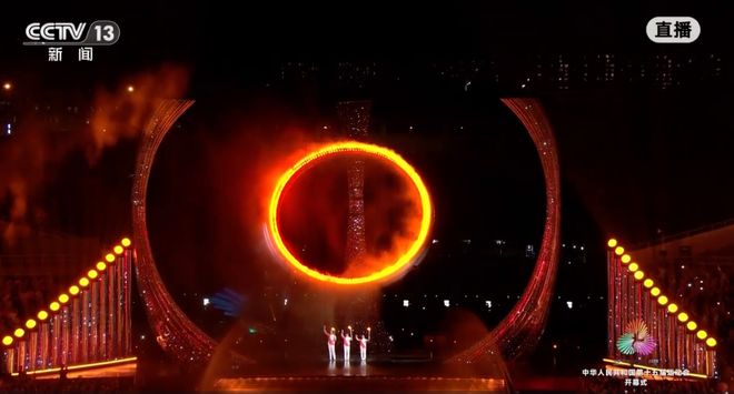 最岭南最带感！全运开幕小蛮腰、维港、大三巴同框机器人奏响千年青铜句鑃(图7)