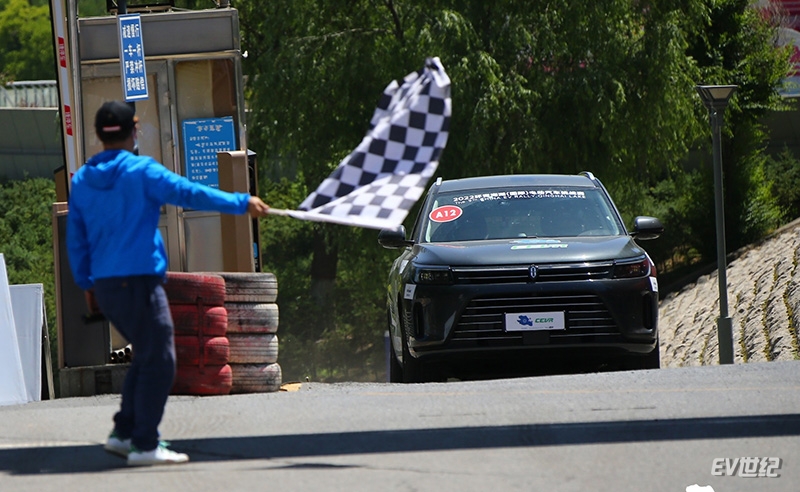 CEVR场地竞速赛紧张刺激量产车参赛展现极致性能(图2)