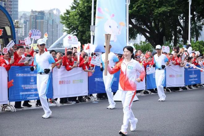 十五运会火炬手周立松：圣火“联通”湾区绽放全运精彩(图1)