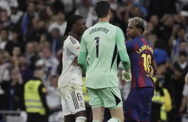 西甲在国家德比中测试VR眼镜观赛近千名球迷实现了沉浸体验(图1)