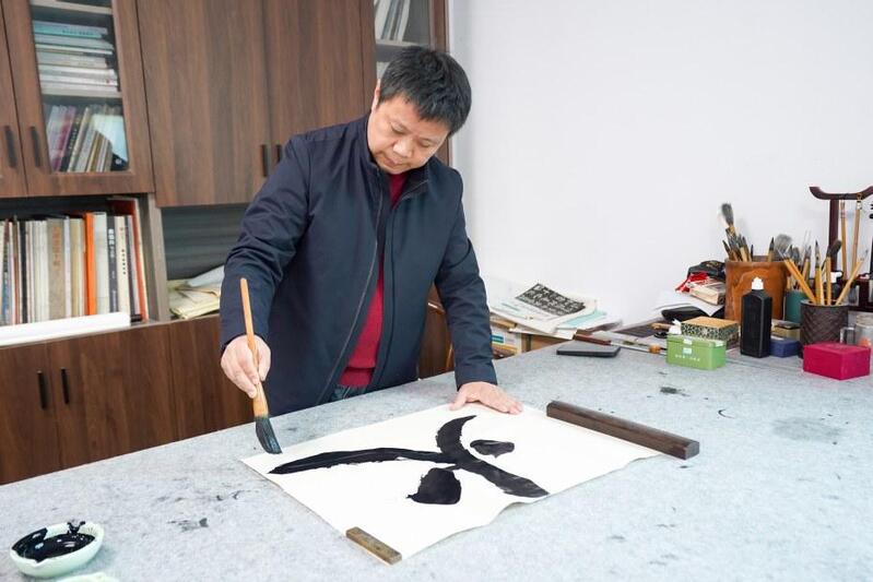 熊猫体育赛事合作黄石2025火力全开！产业、文旅、民心、传承四重燃点炼就年度传奇(图1)