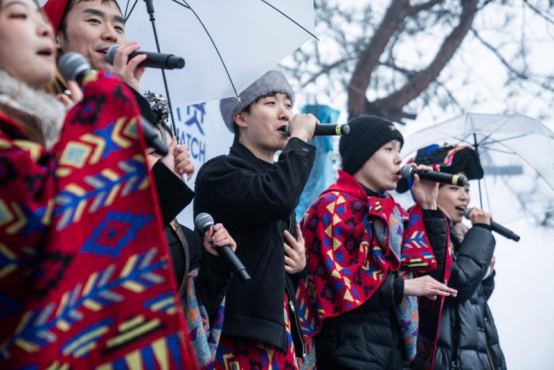 熊猫体育2026江郎山高空扁带表演赛活动圆满成功中外高手云端献艺喜迎新年(图3)