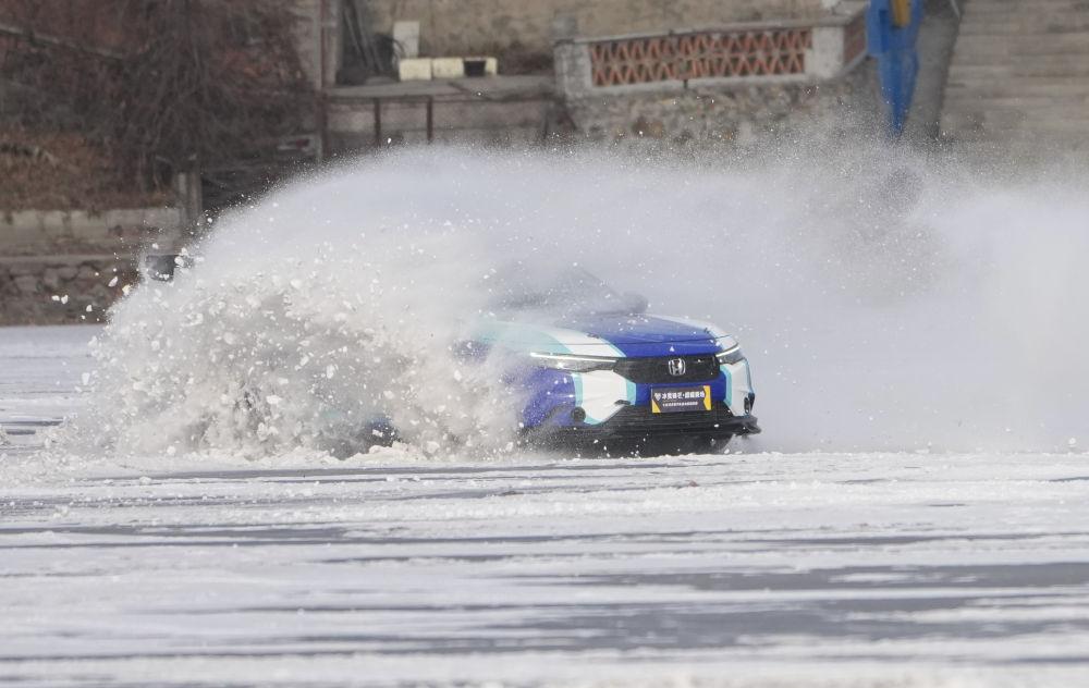 镜观·回响｜让冰天雪地成为金山银山(图1)