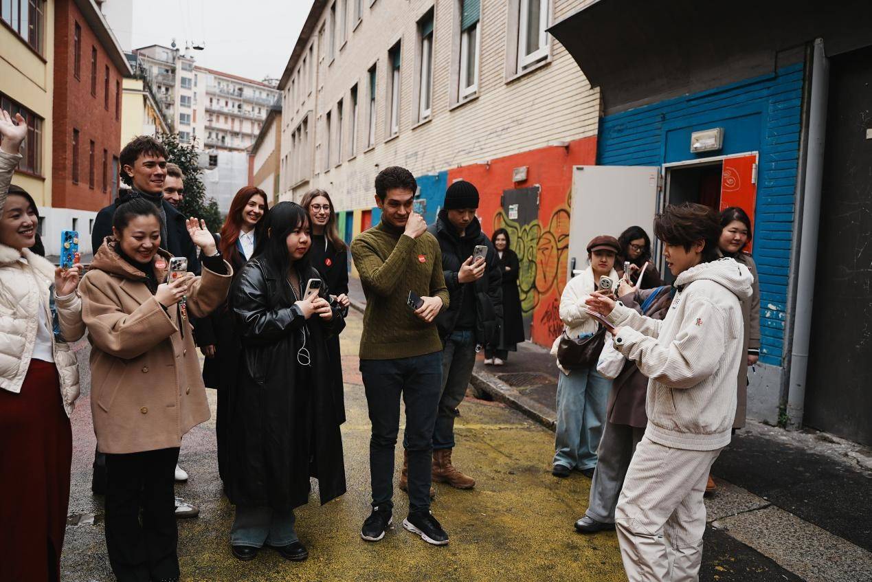 国风古韵闪耀米兰快手「米兰观赛团」为唐人街带来浓浓年味(图2)