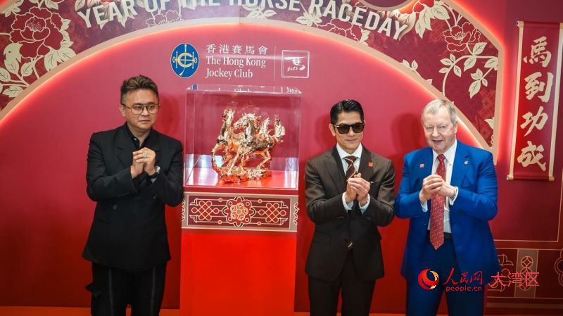 香港马年赛马贺新春近10万观众入场观赛创新高(图2)