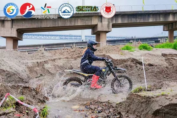 2026成渝体育产业联盟暨重庆市新能源摩托车障碍赛启幕(图1)