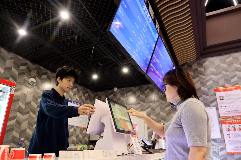 晶采观察丨银幕外产业加速跑“电影+”激发消费新活力(图1)